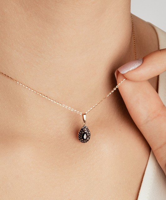 Gold pendant with zircons