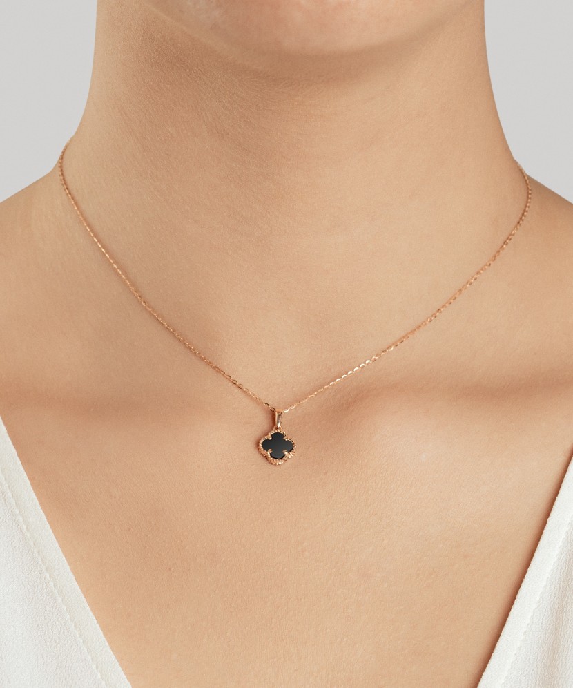 Gold pendant with onyx