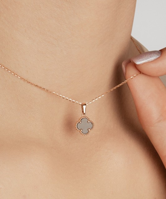 Gold pendant with onyx