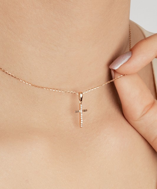 Kultainen riipus zirkoneilla "Ylittää"