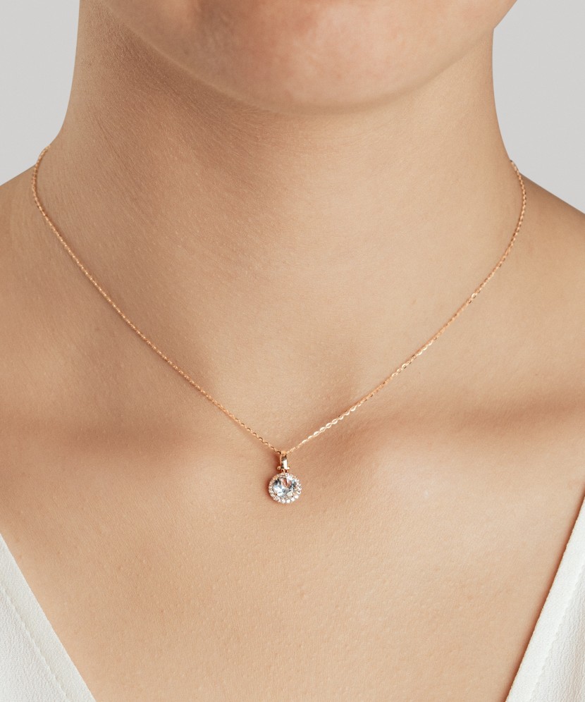 Gold pendant with zircons