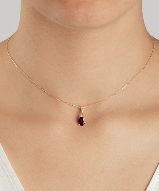 Gold pendant with zircons