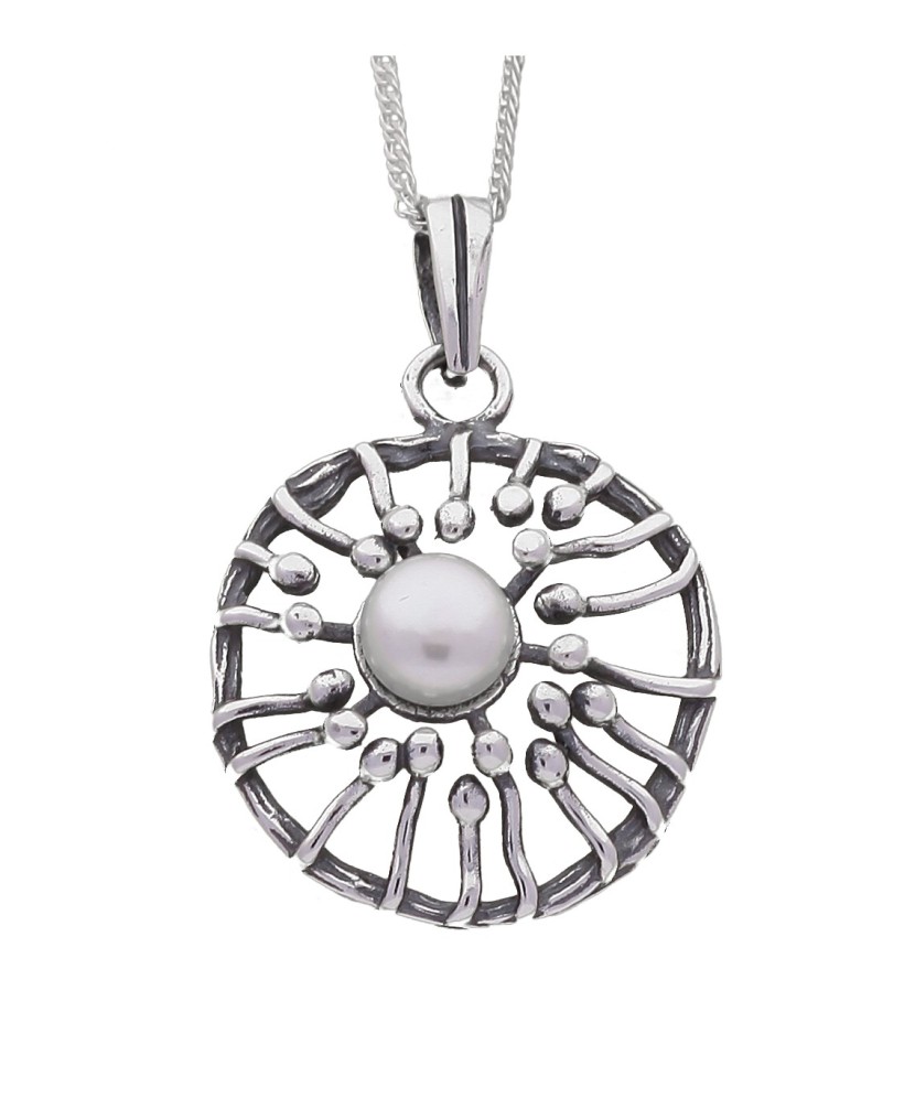Sterling silver pendant with pearl