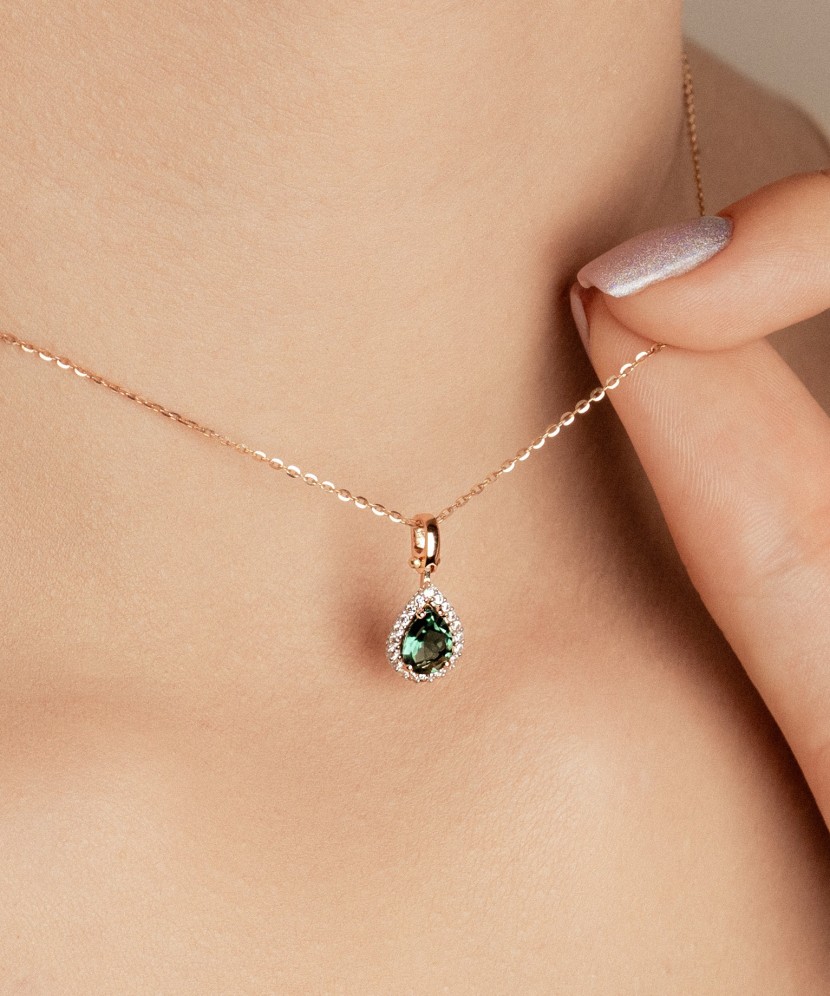 Gold pendant with zircons