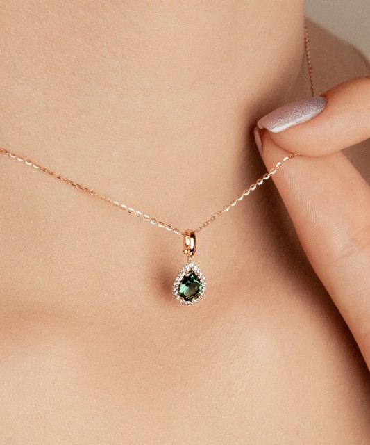 Gold pendant with zircons