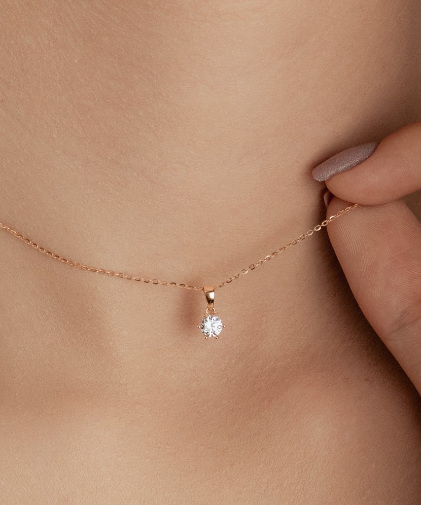 Gold pendant with zircons