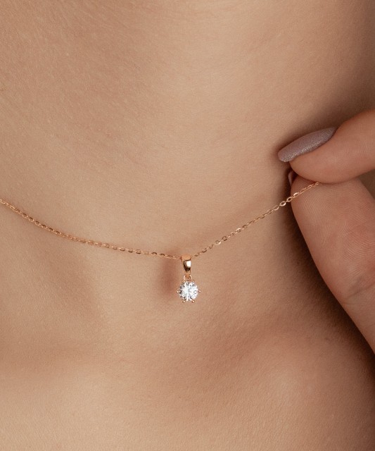 Gold pendant with zircons