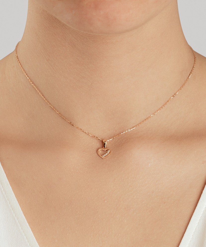 Kultainen riipus zirkoneilla "sydän"