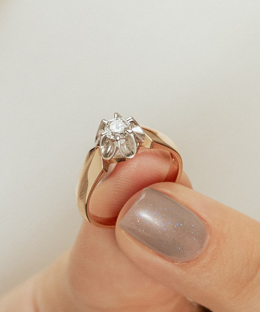 Auksinis žiedas su briliantu  - Goldinga