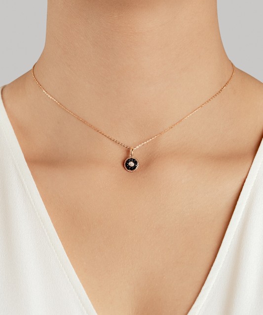 Gold pendant with sapphire and diamonds