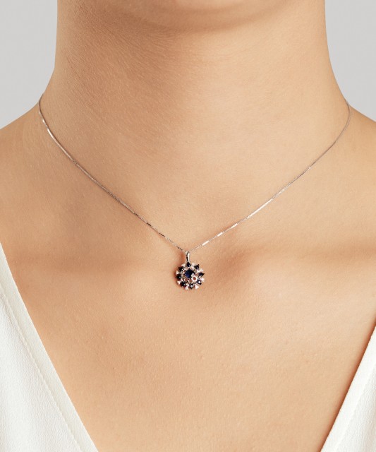 White gold pendant with diamonds and sapphires
