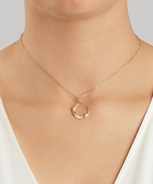 Yellow gold pendant with diamonds, opals and topazes