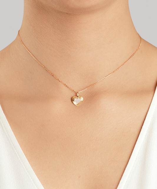 Yellow Gold pendant with diamonds and sapphire