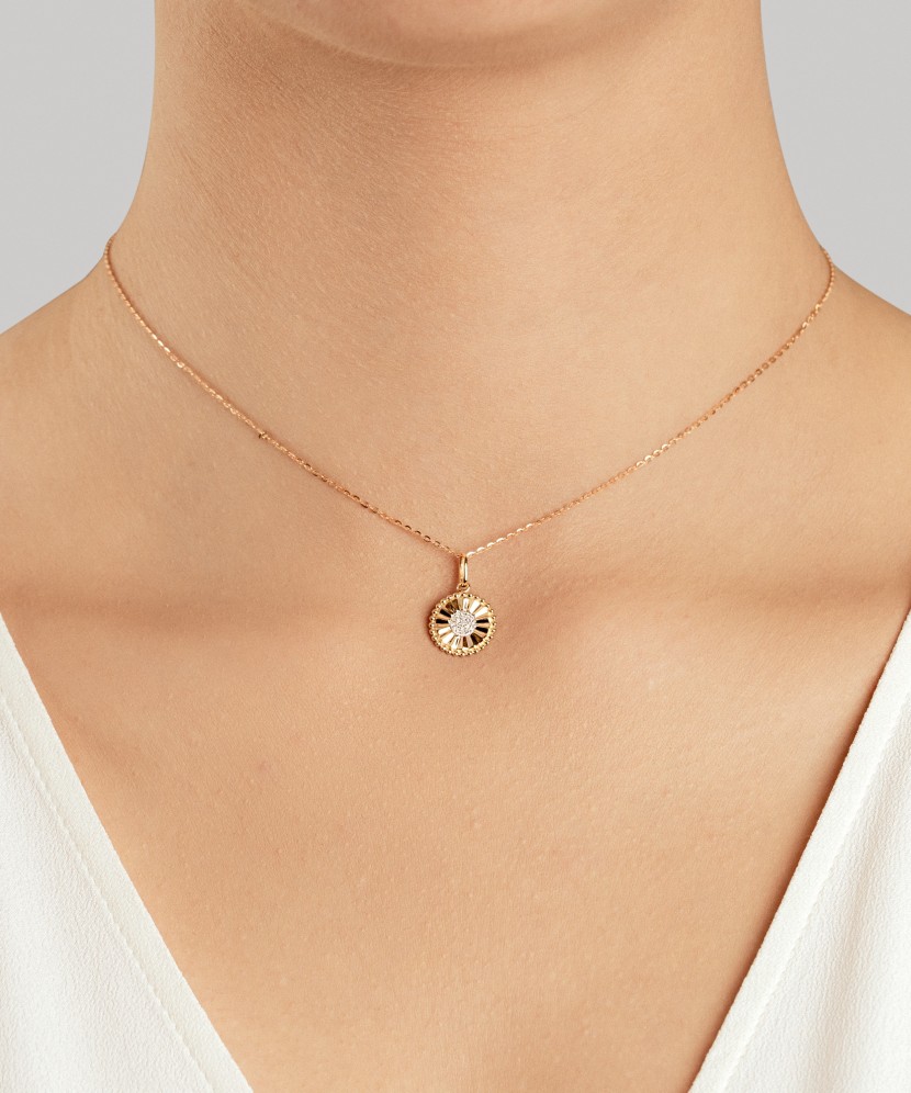 Yellow Gold pendant with diamonds