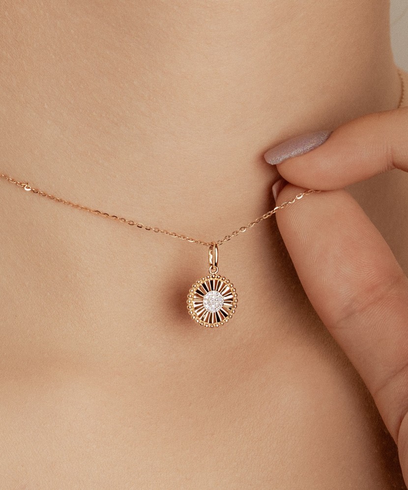 Yellow Gold pendant with diamonds