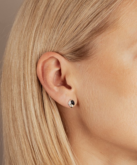 Yellow Gold earrings with diamonds and sapphire