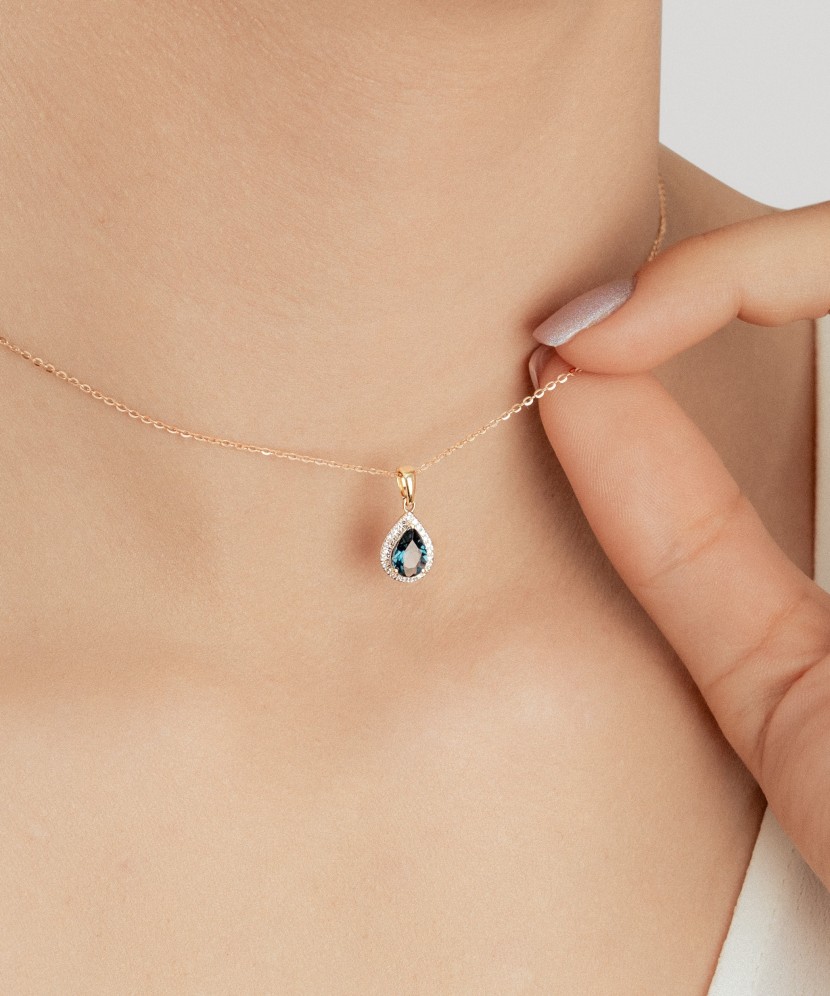 Yellow gold pendant with diamonds and London topaz