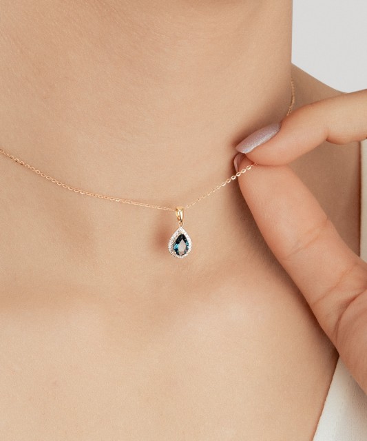 Keltainen kultariipus timanteilla ja London topaseilla