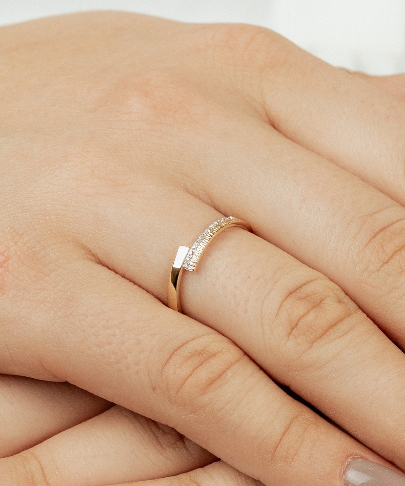 Yellow Gold ring with diamonds