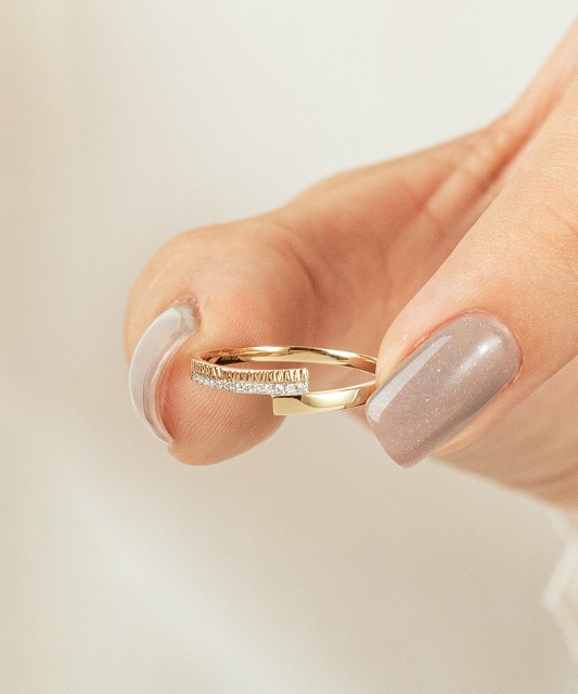 Yellow Gold ring with diamonds