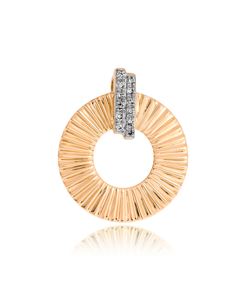 Gold pendant with diamonds