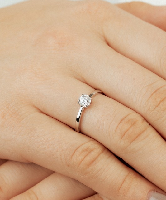 White gold ring with diamonds (0.50ct)