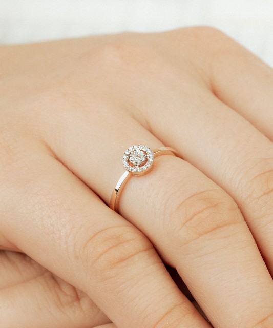 Gold ring with diamonds