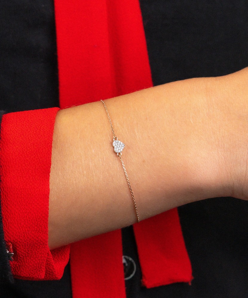 Kultainen rannekoru timanteilla "sydän"