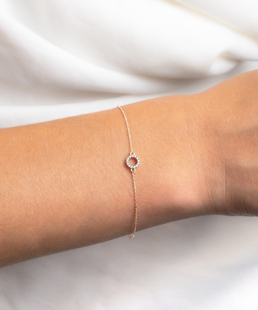 Gold bracelet with diamonds