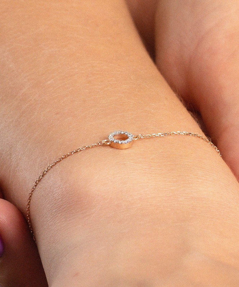 Gold bracelet with diamonds