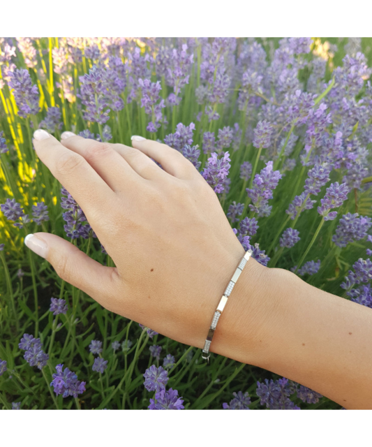 Hopeinen rannekoru zirkoneilla kullalla peitetty