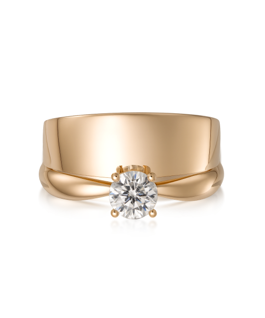 Gold ring with zirconium