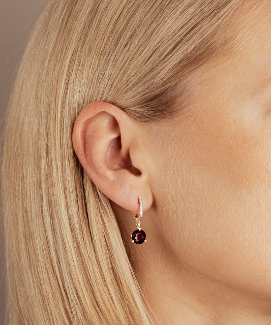 Yellow gold earrings with garnets and diamonds
