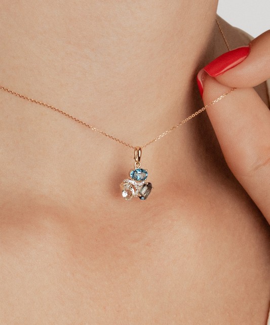 Yellow gold pendant with London topazes, topazes and diamonds