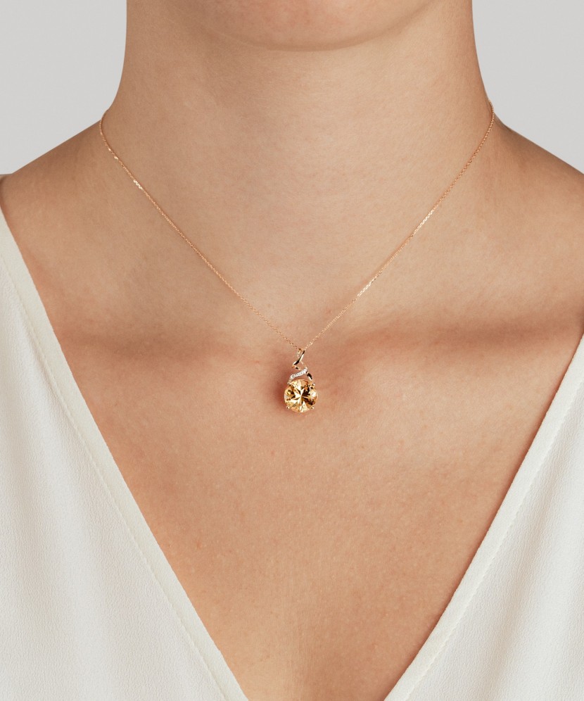 Yellow gold pendant with citrine and diamonds