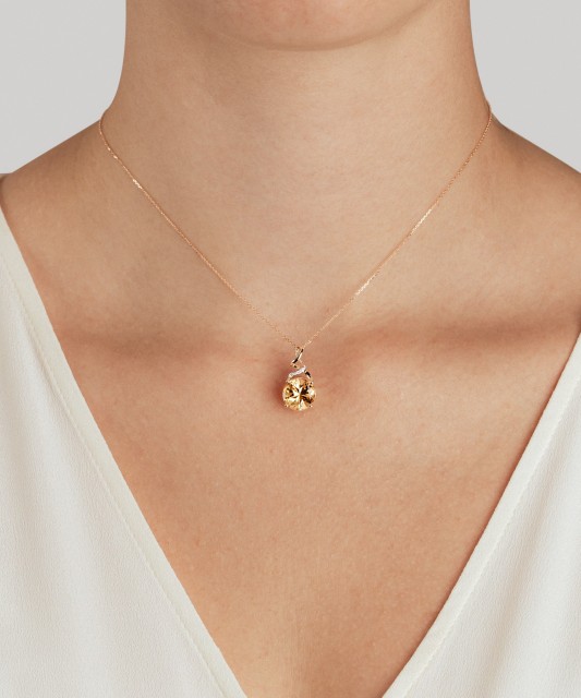 Yellow gold pendant with citrine and diamonds