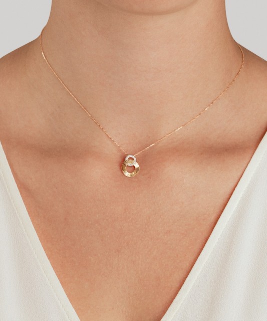 Yellow Gold pendant with diamonds