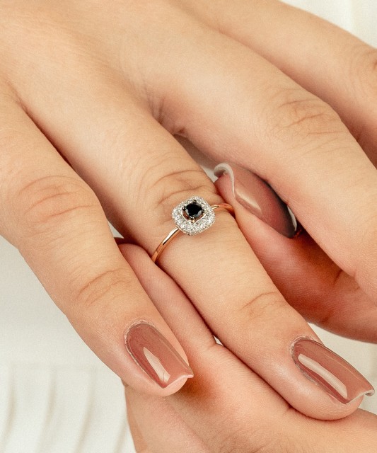 Gold ring with sapphire and diamonds