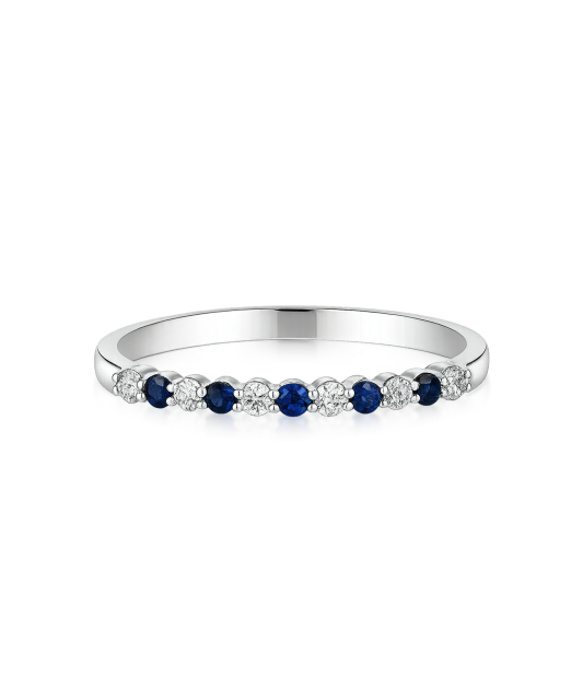 White gold ring with sapphire and diamonds