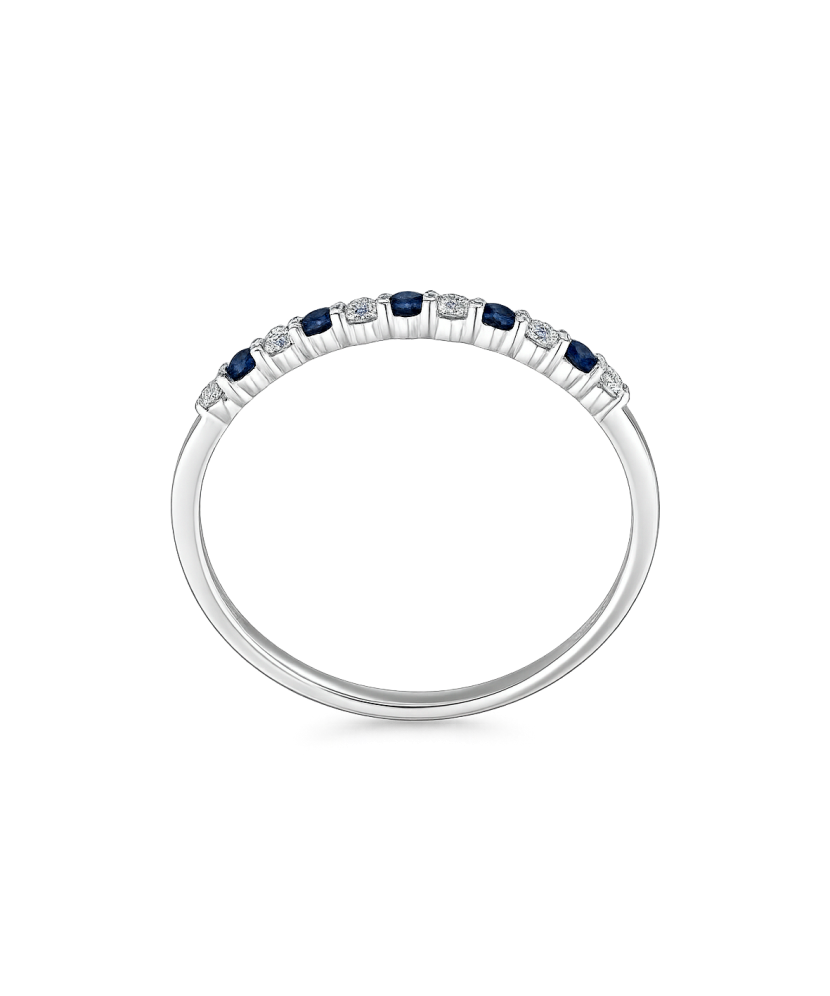 White gold ring with sapphire and diamonds
