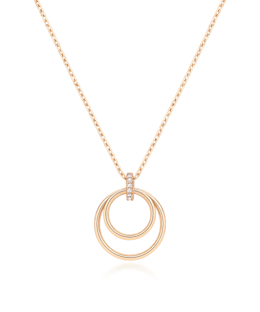 Gold chain with zirconium pendant