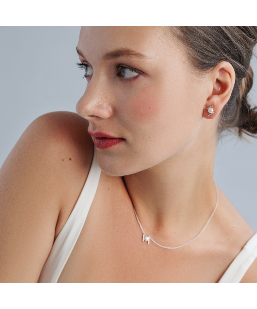 Sterling silver chain with pearl pendant and zircons