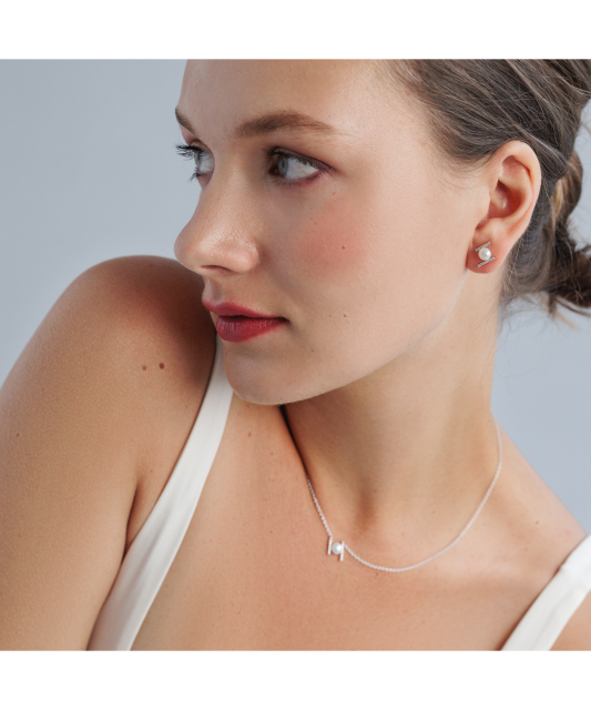 Sterling silver chain with pearl pendant and zircons