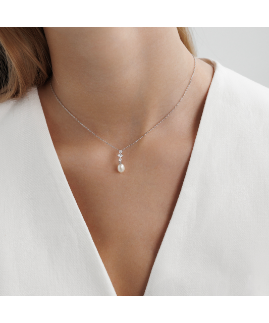 Sterling silver chain with pearl pendant and zircons