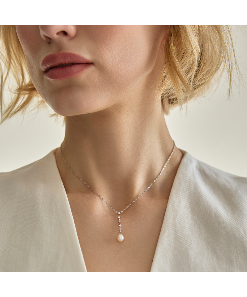 Sterling silver chain with pearl pendant and zircons