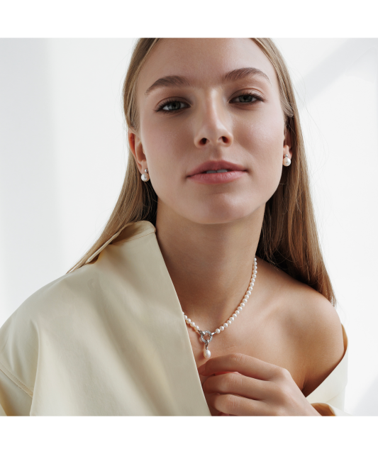 Pearl necklaces with sterling silver and zirconium pendant