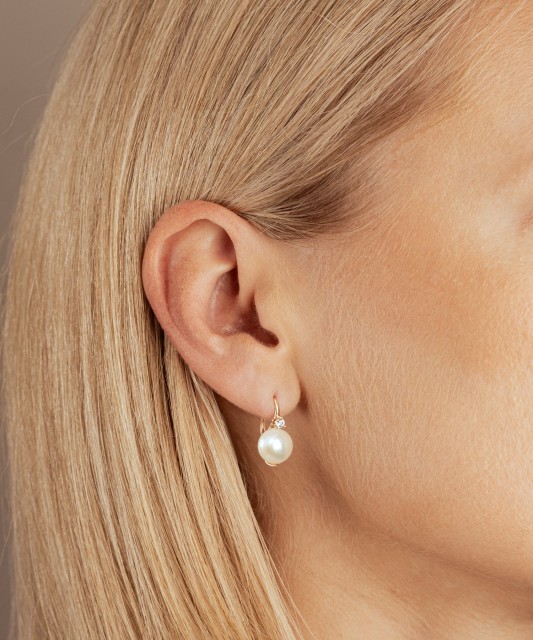 Gold earrings with pearl and zirconium