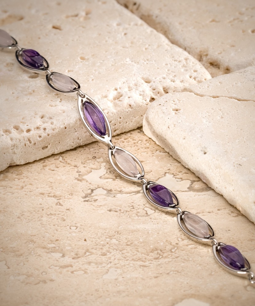 Hopearannekoru ametisteilla ja ruusukvartsilla