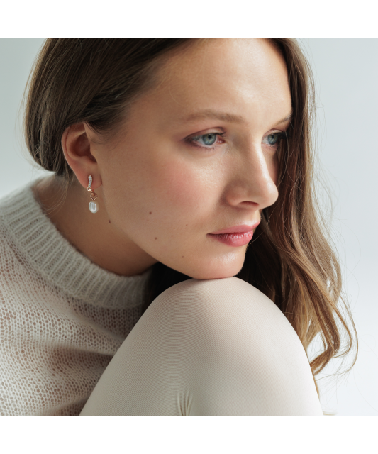 Kultaahopeiset korvakorut helmillä ja zirkoneilla