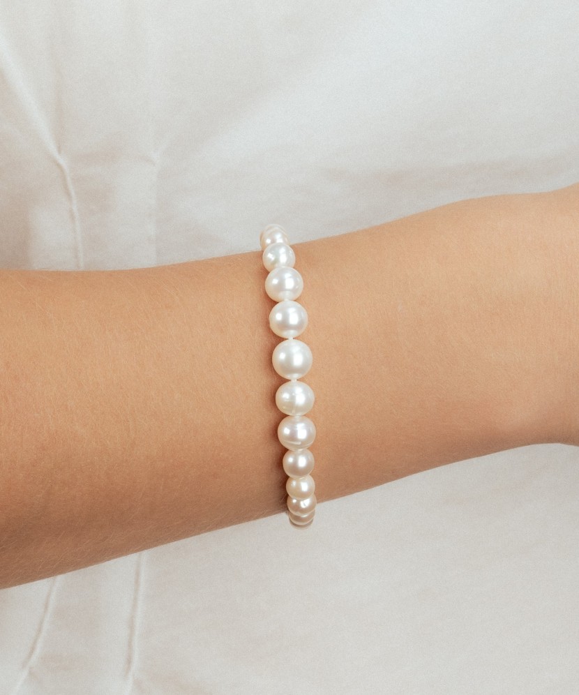 Pearl bracelet with silver
